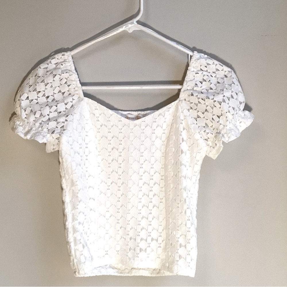 Juniors size small white crop top with puff sleeve